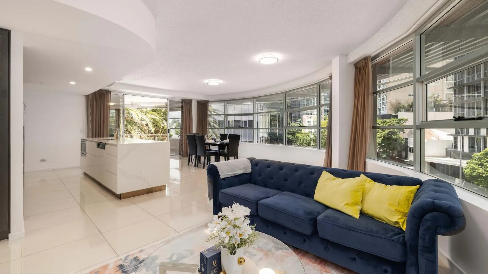 Newly Renovated 3Br Apartment 2 Parking Spaces Pool Gym City Views Walk To Shops Brisbane