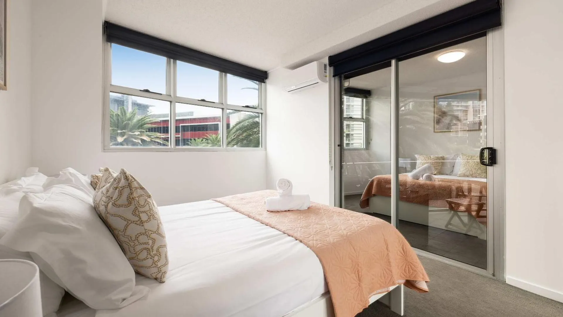 Newly Renovated 3Br Apartment 2 Parking Spaces Pool Gym City Views Walk To Shops Brisbane 0*,  Australia
