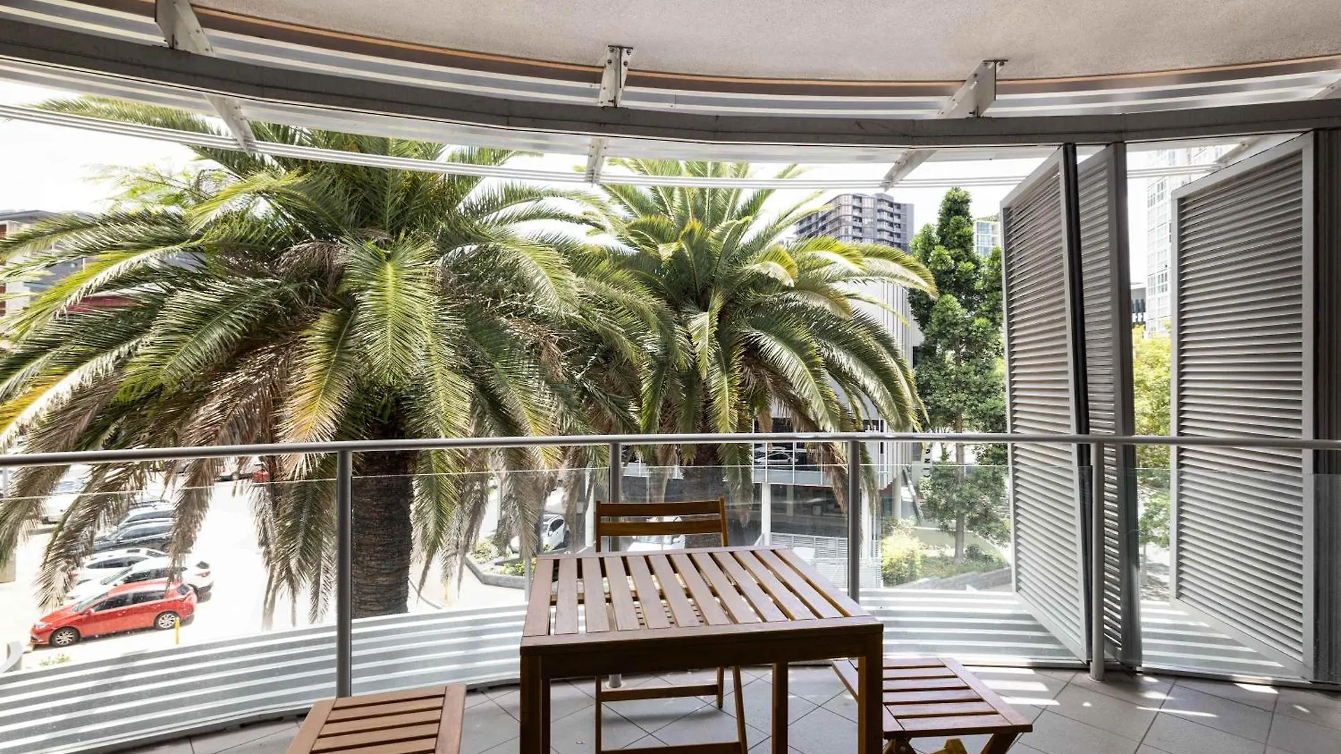 Newly Renovated 3Br Apartment 2 Parking Spaces Pool Gym City Views Walk To Shops ブリスベン