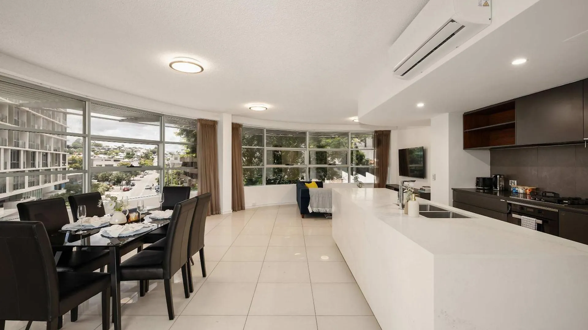 Newly Renovated 3Br Apartment 2 Parking Spaces Pool Gym City Views Walk To Shops ブリスベン オーストラリア
