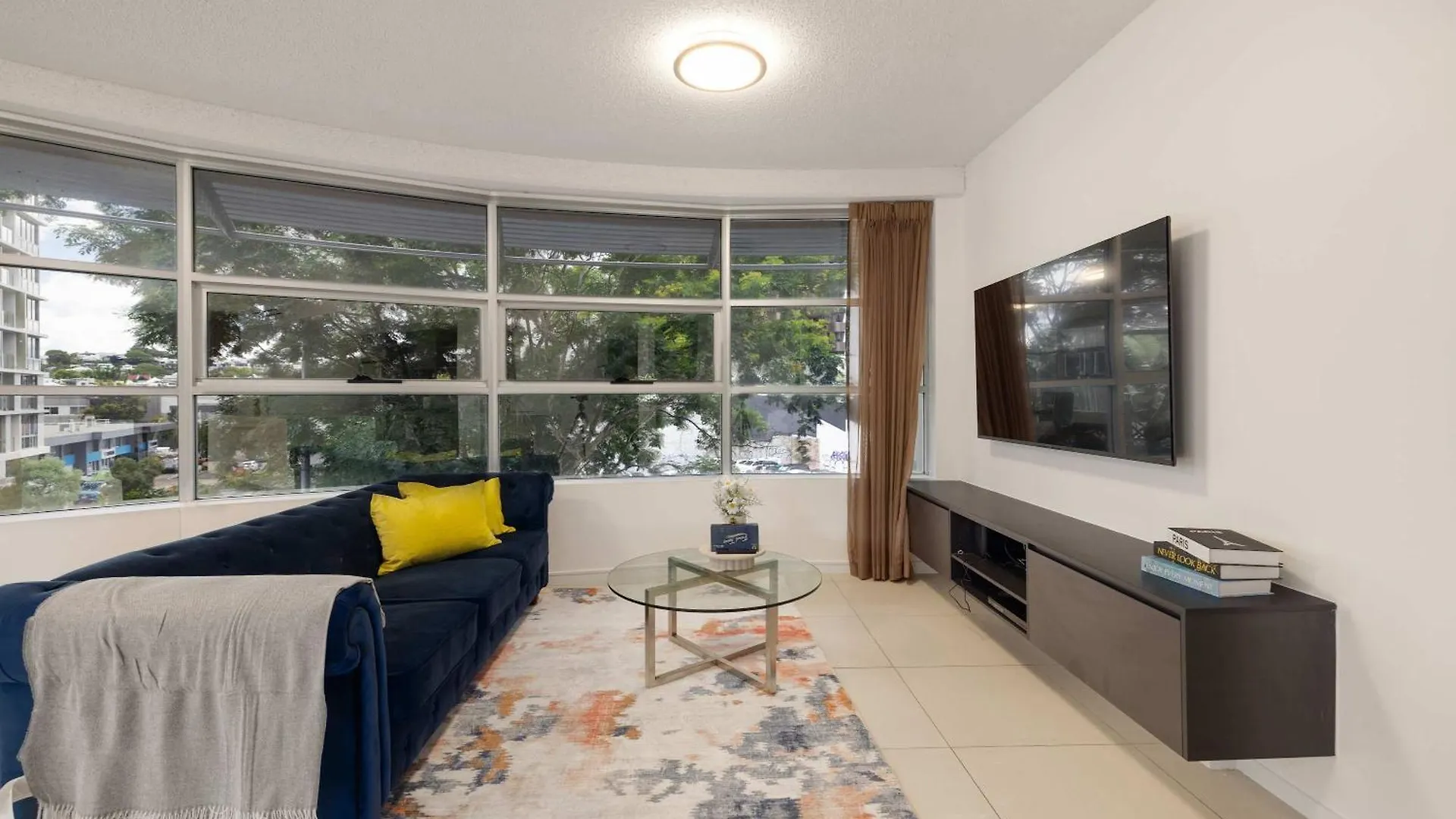 Newly Renovated 3Br Apartment 2 Parking Spaces Pool Gym City Views Walk To Shops Brisbane
